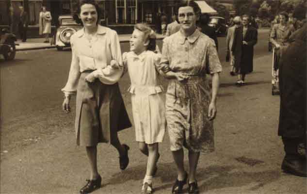 Rose with niece Marjorie and sister Mary