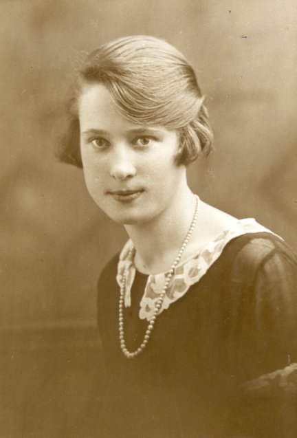 Edna May Scott in 1924, at age 16